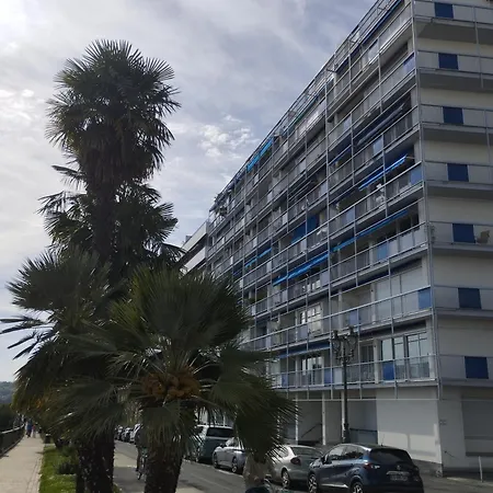 Chambrette Boulevard Des Pyrenees Hypercentre 10m Carre Wc Sur Le Palier, Porte40