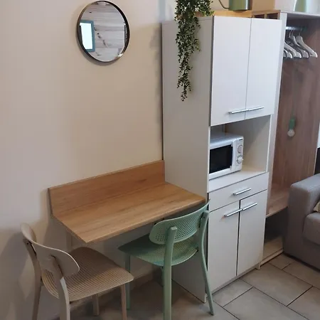 Chambrette Boulevard Des Pyrenees Hypercentre 10m Carre Wc Sur Le Palier, Porte40 شقة