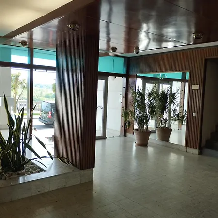 Apartment Chambrette Boulevard Des Pyrenees Hypercentre 10m Carre Wc Sur Le Palier, Porte40 *